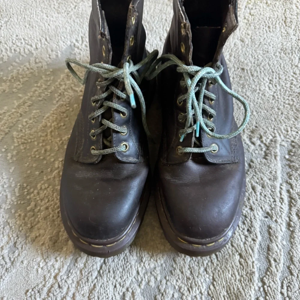 Vintage Dr. Martens boots brown lace up classic made in England 9